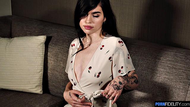 фрея сдвигает трусики - алексу уже и кино не нужно