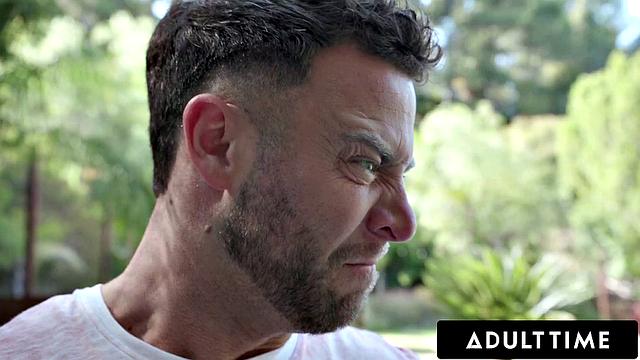 Включай вибратор и смотри, как Кензи Тейлор кончает и требует член прямо сейчас!