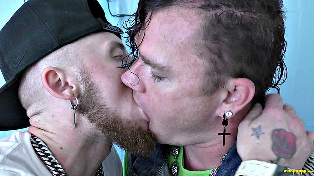 Steamy Gay Smooching 21 - JC Dickerson, Leo Blue