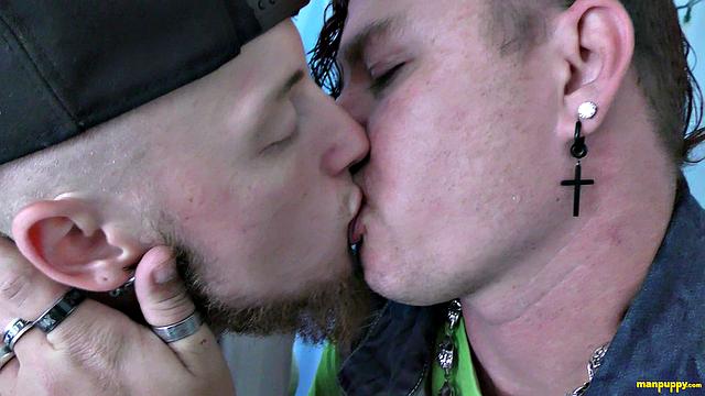 Steamy Gay Smooching 21 - JC Dickerson, Leo Blue