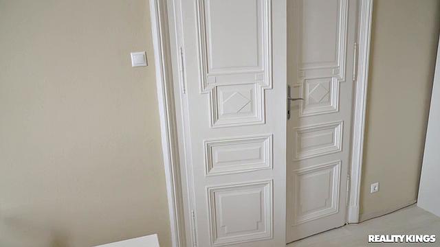 Receptionists Like Rough