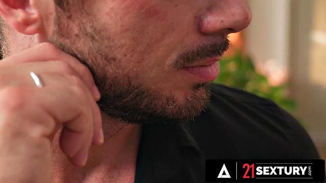 21 SEXTURY - Sexy Leya Desantis Fulfills Her Fantasies With Two Cocks And A Facial