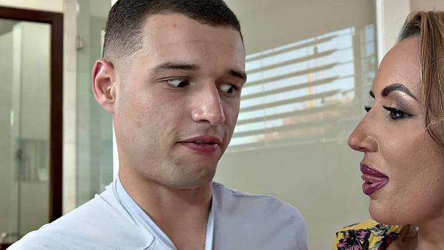 Richelle Ryan Lets her friend work on her pipes!!!