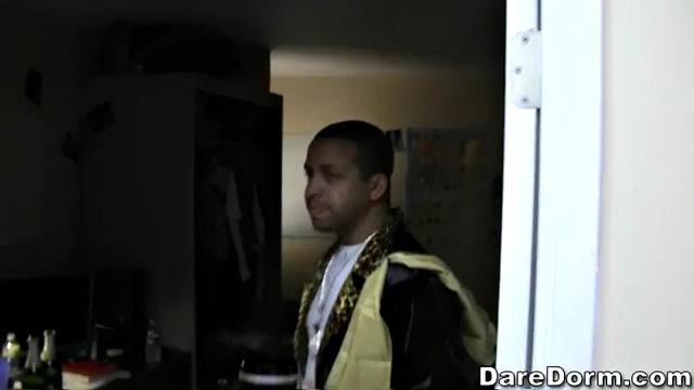 Блондинка в очках и трусах зажигает на самой развратной тусовке