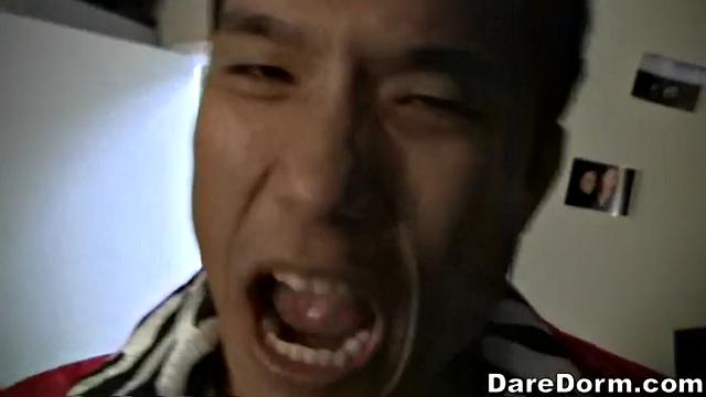 Блондинка в очках и трусах зажигает на самой развратной тусовке