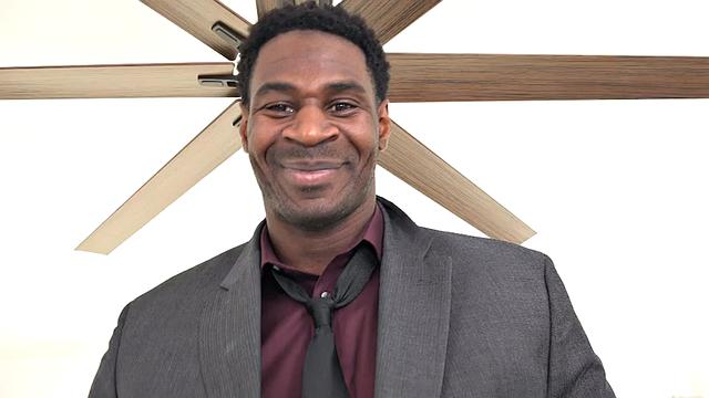 Jax Slayher разносит сочную жопу чернокожей и кончает на неё