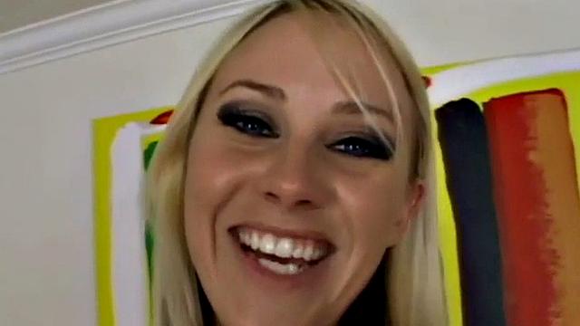 Petite teen in close-up missionary fucking