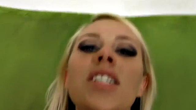 Petite teen in close-up missionary fucking