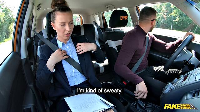 Инструктор-миалф заставила ученика вылизывать киску, чтобы забыть о дорожных косяках с правами на оргазм и фейспетинг в придачу!