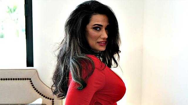 Loraine Del Sol is Hot!