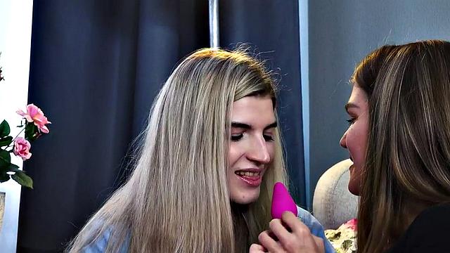 Anal loving dyke dildofucked and pussylicked by her GF