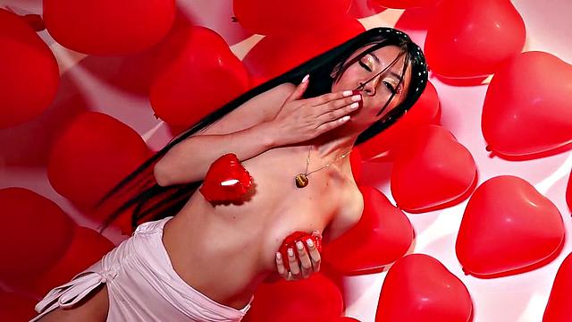 татуированная латинка в униформе доводит доктора до предела