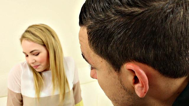 angel smalls расплачивается за долги своим аппетитным задом