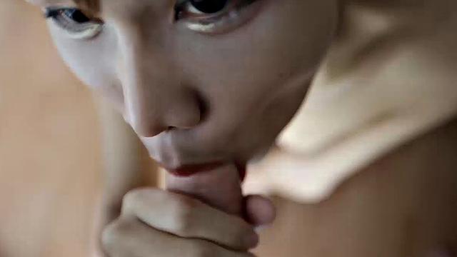 Нэтти1: Тайская леди бой удивляет туриста ртом и маленькой грудью