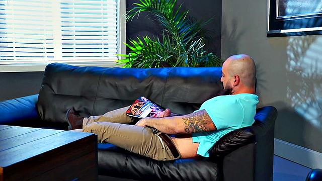 Tattooed stud gets sucked off by bearded top