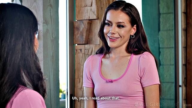 Yhivi учит Selena Love страстному массажу и мокрому лесбийскому триббингу до оргазма.