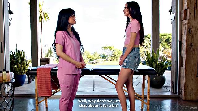 Yhivi учит Selena Love страстному массажу и мокрому лесбийскому триббингу до оргазма.