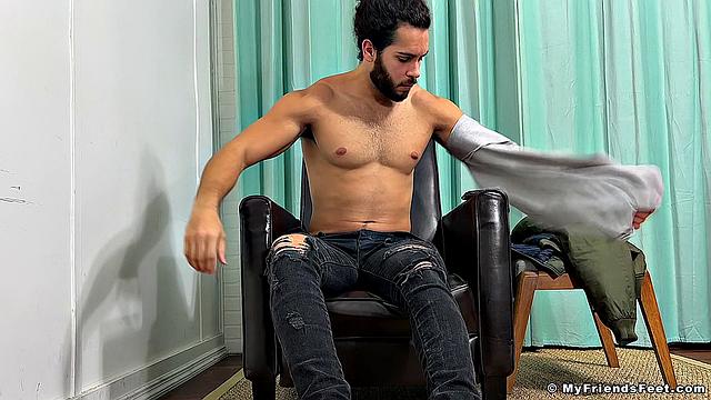 Подглядываем за носками и ступнями Натаниэля - Натаниэль