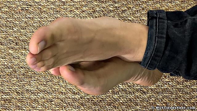 Подглядываем за носками и ступнями Натаниэля - Натаниэль
