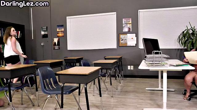 21yo lesbian babe eaten out by sexy GF