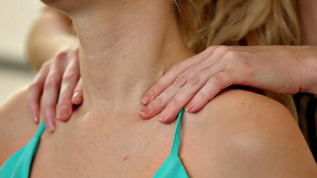 Dirty massaging babes love eating hile fingering