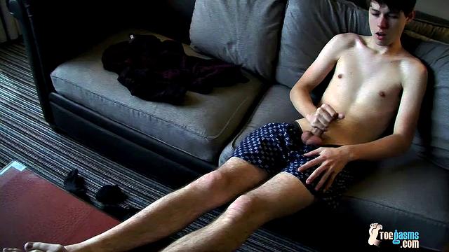 A Satisfying Cumshot For Justin - Dustin Beeber