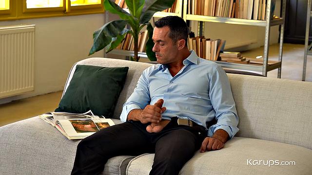 Карина Кинг в очках соблазняет как взрослая библиотекарша