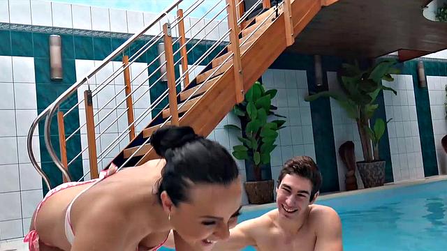 HUNT4K. Cuck for cash permits rich hunter to have quickie with his gal