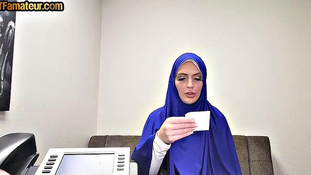 Amateur Arab babe pussyfucked in closeup POV