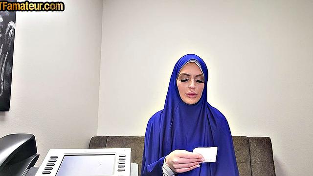 Amateur Arab babe pussyfucked in closeup POV