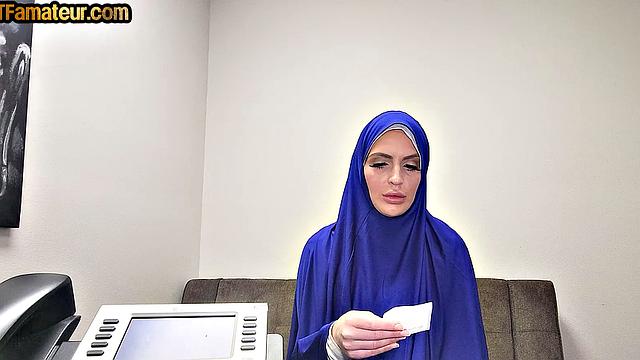 Amateur Arab babe pussyfucked in closeup POV