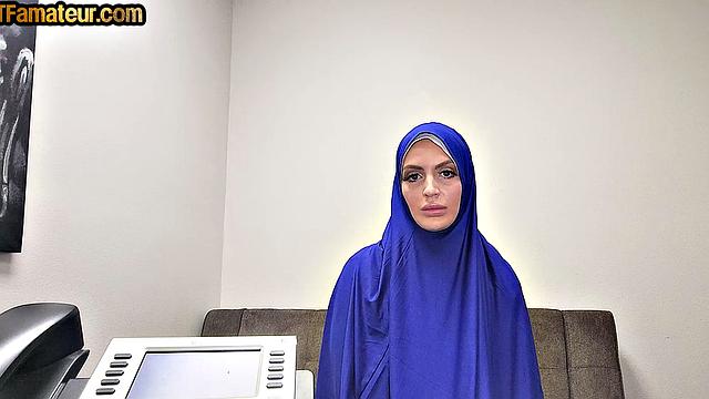 Amateur Arab babe pussyfucked in closeup POV