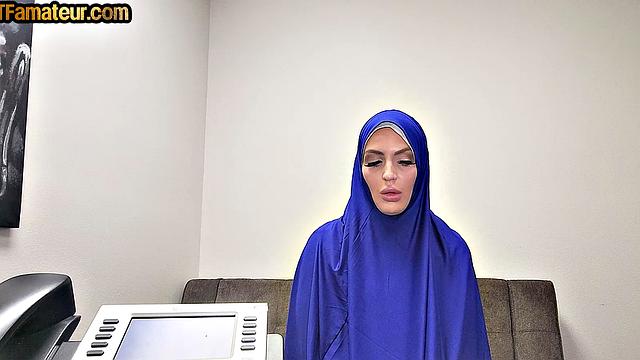 Amateur Arab babe pussyfucked in closeup POV