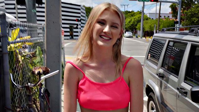 Melody's unforgettable experience: A hot outdoor fuck and a messy facial