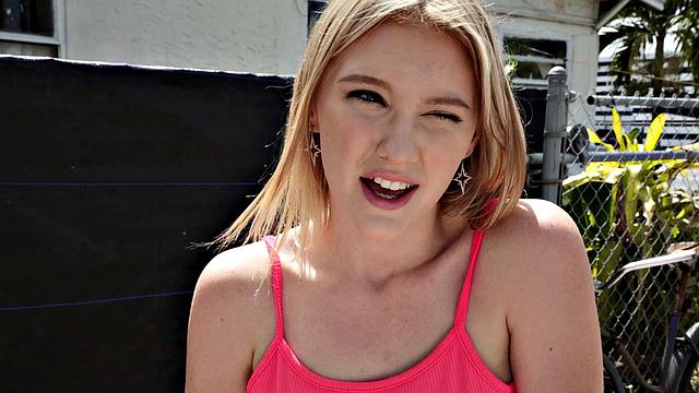 Melody's unforgettable experience: A hot outdoor fuck and a messy facial