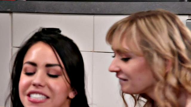 Squirting dykes play hard in threesome before fucking in pussies