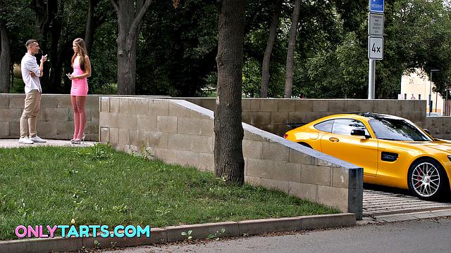 Gold Digger Gets She Deserves