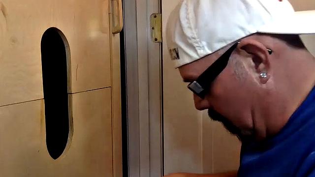 Big Cock Delivers at Gloryhole