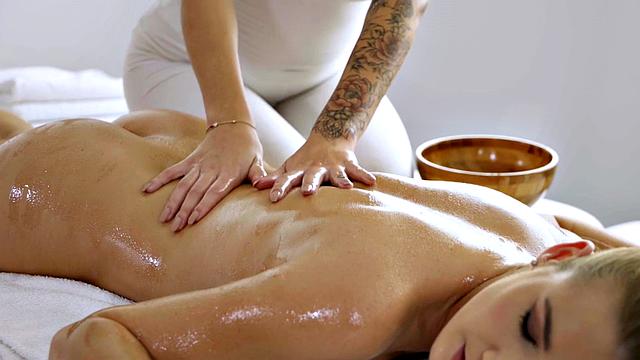 Busty WAM dyke fingers wet and soft pussy on massage