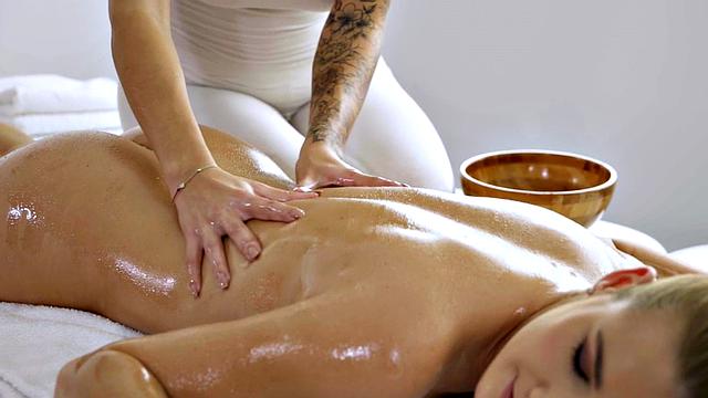 Busty WAM dyke fingers wet and soft pussy on massage