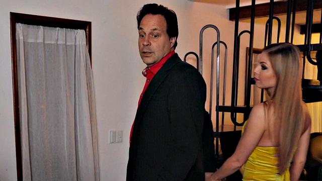 Big-titted MILF spitroasted by guys in a threeway