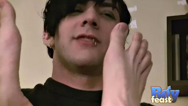 Foot Fun with William & Trace - William & Trace