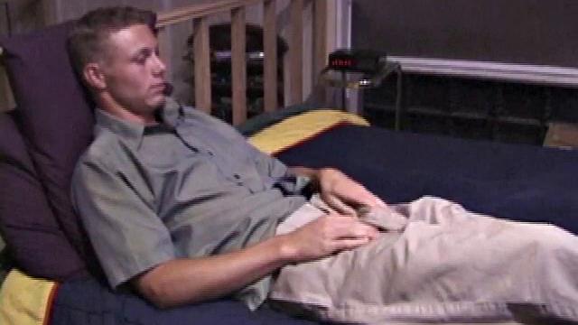 Justin is going through the worst dry spell of his life. There are hot chicks everywhere, but none look his way. Well, his bad luck is our good fortune. This sweetie lets him let go of all his sexual tension by tugging on his stiff dick.