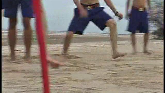 Тонкие азиаты меряются у кого лучше дрочит и кто быстрее кончит