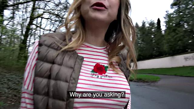 русская красотка трахается на солнце в лифчике