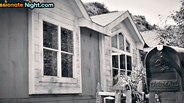 Fantasy cosplay in 3some spoiling lucky guy