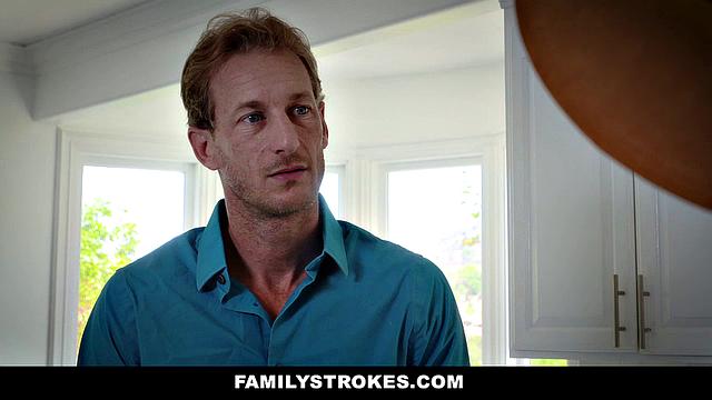 отчим взял инициативу и устроил жаркое трио