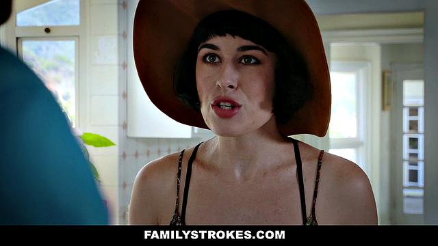 отчим взял инициативу и устроил жаркое трио