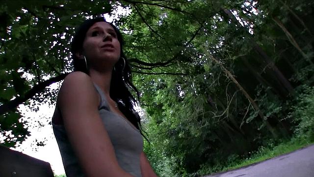 Rollerblading Hottie Takes Like A Horny Champ