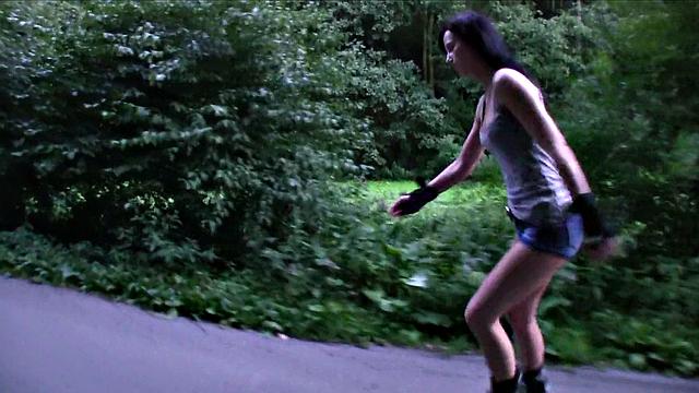Rollerblading Hottie Takes Like A Horny Champ